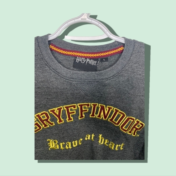 Harry Potter  Gryffindor Sweater Size L - Picture 2 of 6